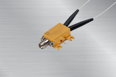 Broadband InGaAs Balanced Photodetector